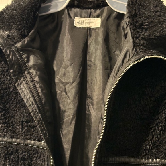 GIRLS H&M FURRY COAT - Picture 8 of 9